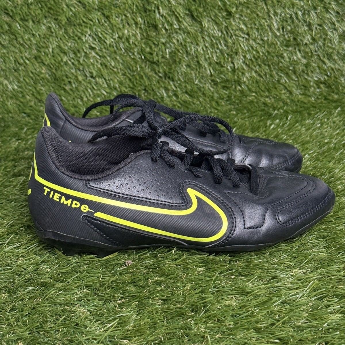 Nike Tiempo Legend 9 Club Boys Size 5.5Y Black Volt FG MG Youth Soccer Cleats