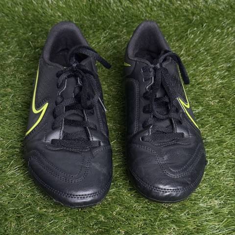 Nike Tiempo Legend 9 Club Boys Size 5.5Y Black Volt FG MG Youth Soccer Cleats photo 2