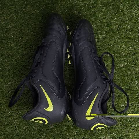Nike Tiempo Legend 9 Club Boys Size 5.5Y Black Volt FG MG Youth Soccer Cleats photo 6