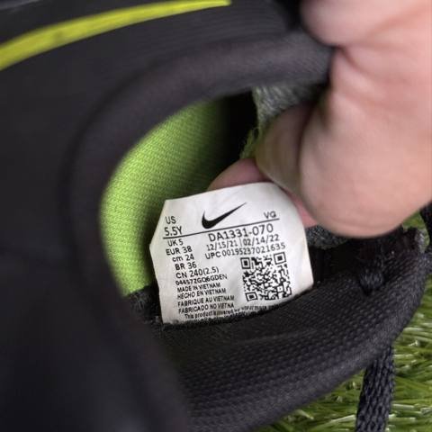 Nike Tiempo Legend 9 Club Boys Size 5.5Y Black Volt FG MG Youth Soccer Cleats photo 8
