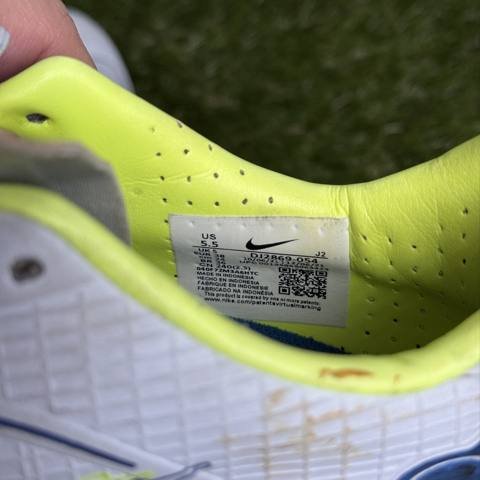 Nike Mercurial Vapor 14 Academy Boys Size 5.5Y White Blue Youth Soccer Cleats photo 8