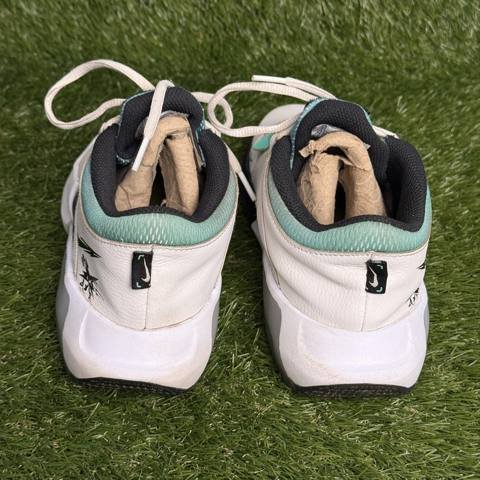 Nike Air Zoom Crossover Low Doodles Boys Size 6Y White Youth Basketball Shoes photo 4