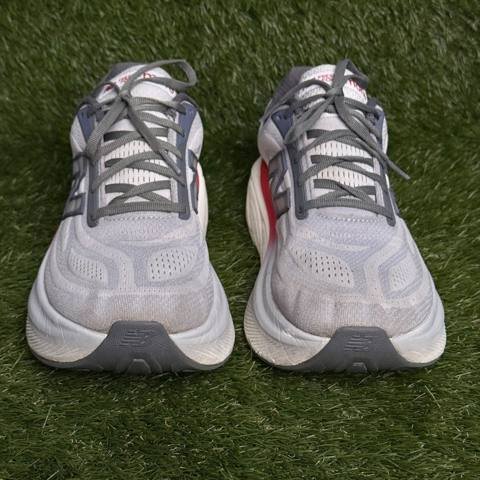 New Balance Fresh Foam X More v6 Mens Size 11 D Gray Beige Running Shoes photo 2