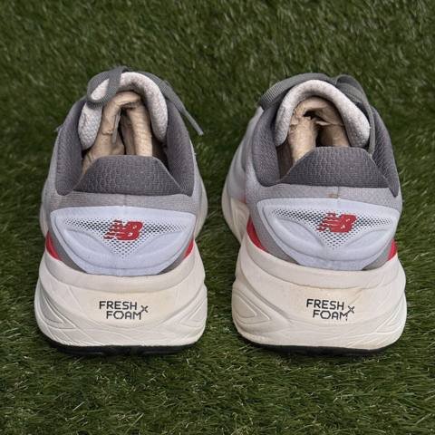 New Balance Fresh Foam X More v6 Mens Size 11 D Gray Beige Running Shoes photo 4