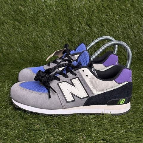 New Balance 574 Boys Size 4.5 Gunmetal Gray Grade School Sneakers GC574CB1 photo 3