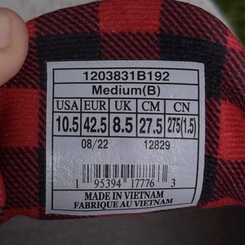 Brooks Levitate 6 Run Merry Womens Size 10.5 White Red Plaid Christmas Running photo 2