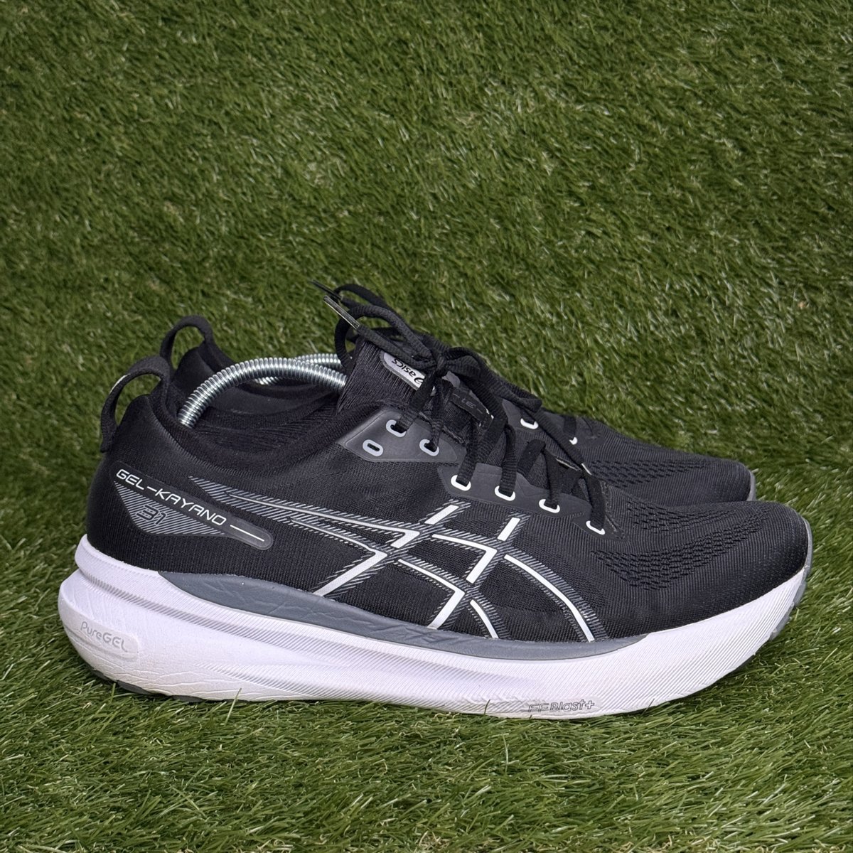 Asics Gel-Kayano 31 Mens Size 12 Black White Stability Running Shoes 1011B867