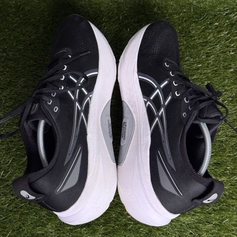 Asics Gel-Kayano 31 Mens Size 12 Black White Stability Running Shoes 1011B867 photo 5
