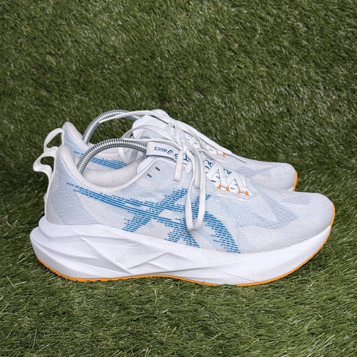 Asics Novablast 5 Mens Size 9 White Blue Orange Cushioned Running Shoes 1011B974