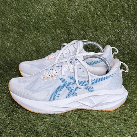 Asics Novablast 5 Mens Size 9 White Blue Orange Cushioned Running Shoes 1011B974 photo 3