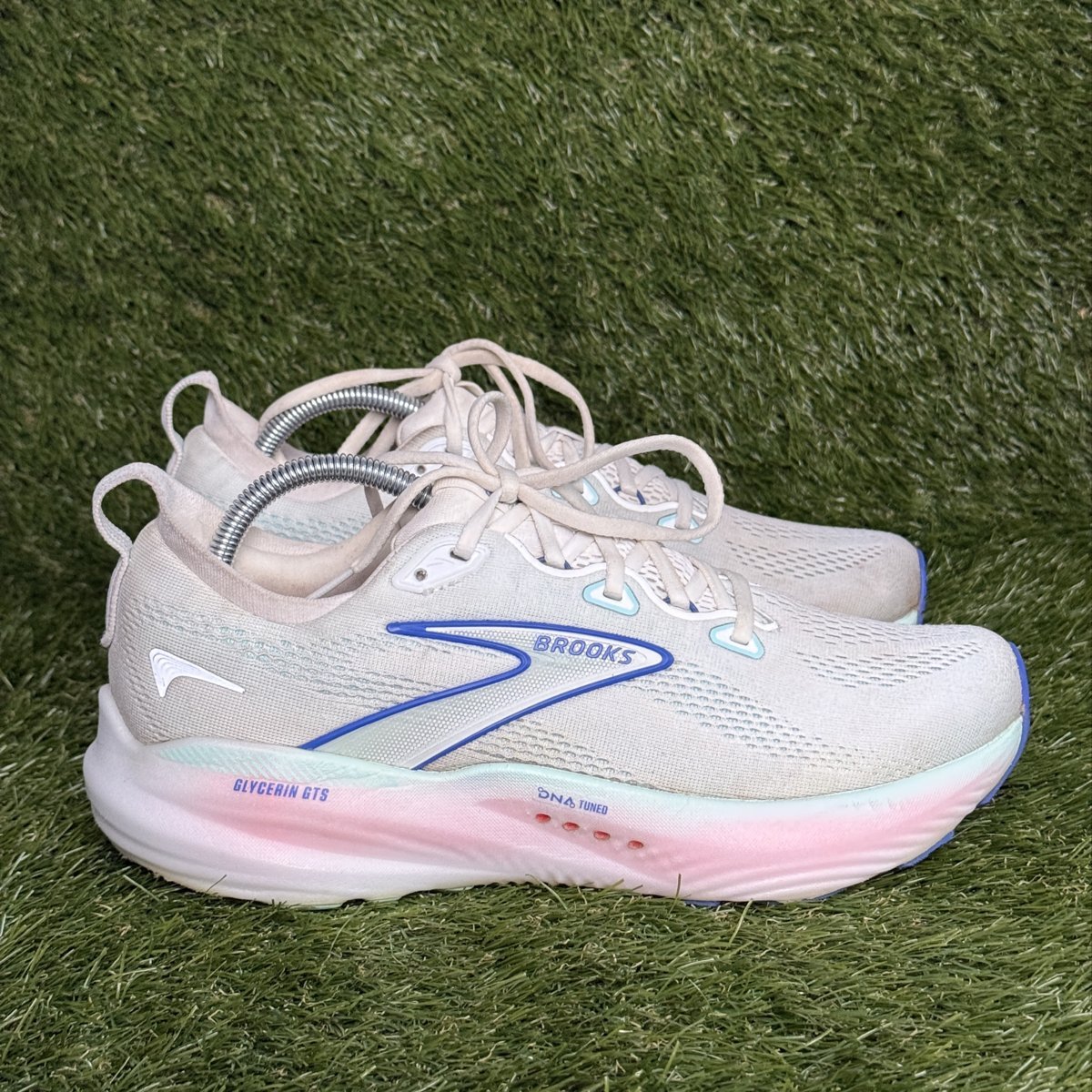 Brooks Glycerin GTS 22 Womens Size 11 B Cream Blue Pink Support Running Shoes