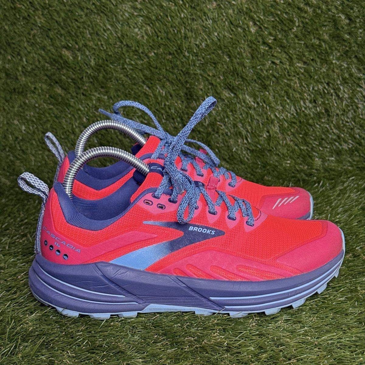 Brooks Cascadia 16 Womens Size 8 B Coral Navy Blue Trail Running Shoes