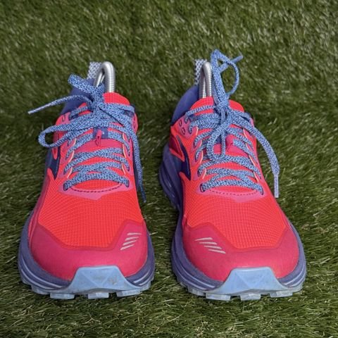 Brooks Cascadia 16 Womens Size 8 B Coral Navy Blue Trail Running Shoes photo 2