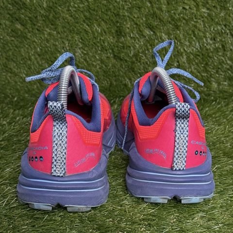 Brooks Cascadia 16 Womens Size 8 B Coral Navy Blue Trail Running Shoes photo 4