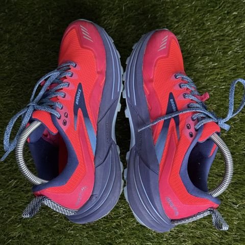 Brooks Cascadia 16 Womens Size 8 B Coral Navy Blue Trail Running Shoes photo 5