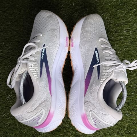 Brooks Ghost 16 Womens Size 11 D Wide White Pink Cushioned Running Shoes photo 5