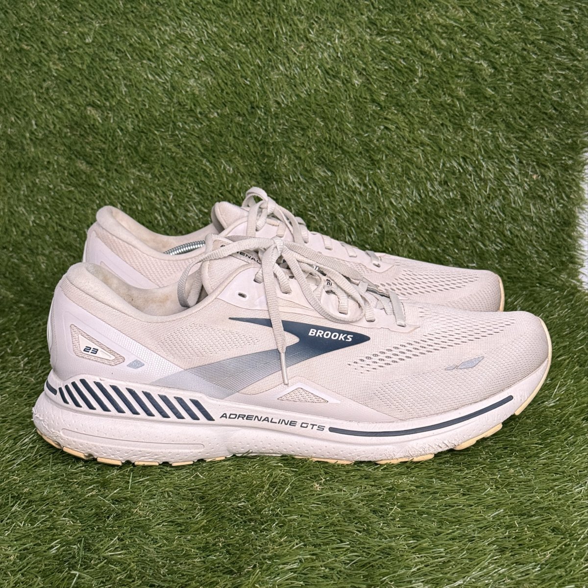 Brooks Adrenaline GTS 22 Mens Size 15 D White Navy Stability Running Shoes