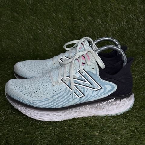 New Balance Fresh Foam Womens Size 7-8 Light Blue Running Shoes See Photos photo 3