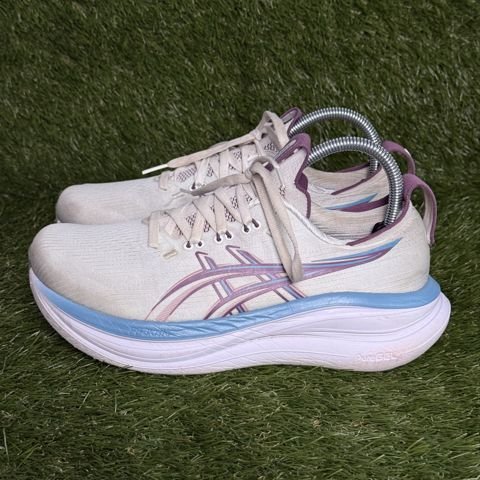 Asics Gel-Nimbus 28 Womens Size 8 Wide White Lilac Running Shoes 1012B917 photo 3