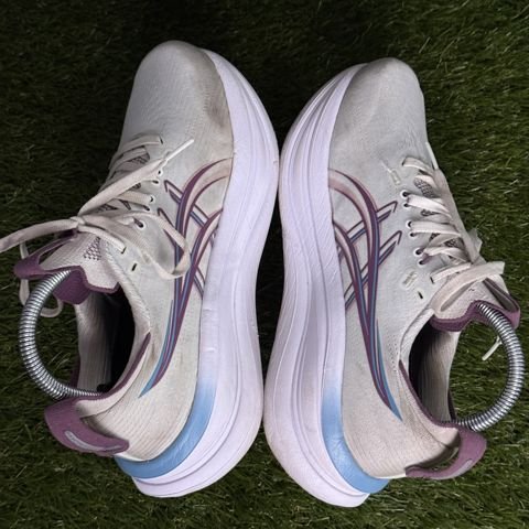 Asics Gel-Nimbus 28 Womens Size 8 Wide White Lilac Running Shoes 1012B917 photo 5