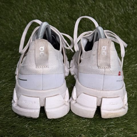 On Cloudswift Womens Size 9.5 White Cushioned Running Shoes photo 4