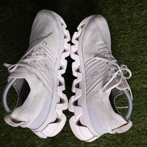 On Cloudswift Womens Size 9.5 White Cushioned Running Shoes photo 5