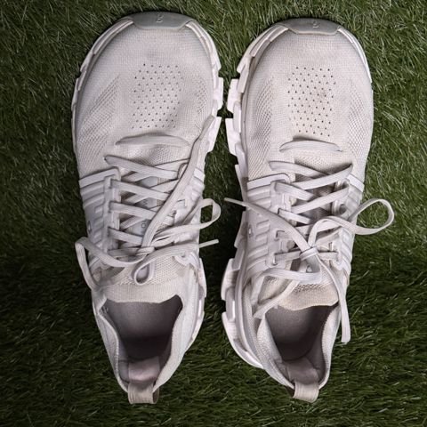 On Cloudswift Womens Size 9.5 White Cushioned Running Shoes photo 6