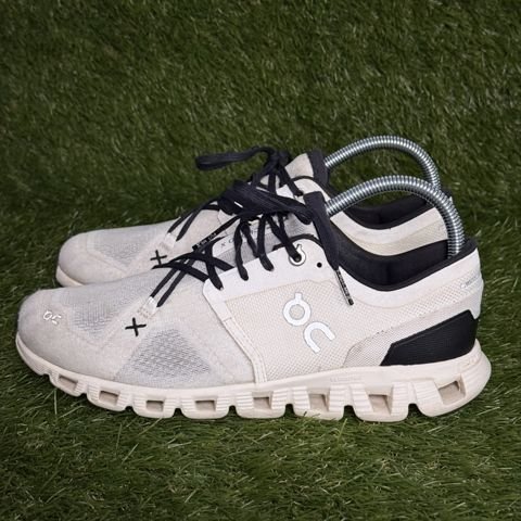 On Cloud X 3 Womens Size 8 White Black Training Running Shoes photo 3