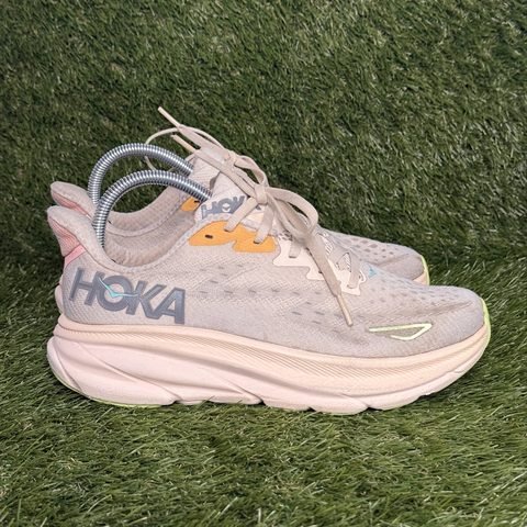 Hoka Clifton 9 Womens Size 8 B Vanilla Cushioned Running Shoes 1127896 VLS