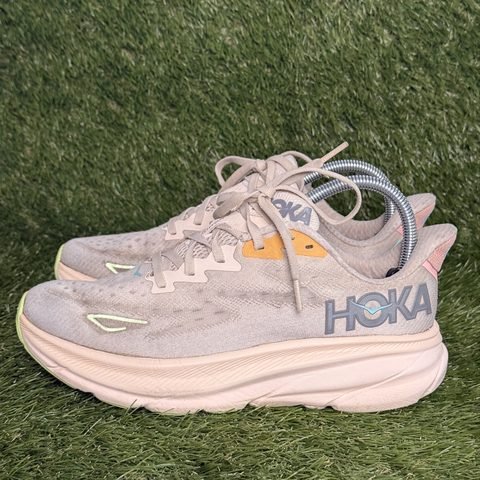Hoka Clifton 9 Womens Size 8 B Vanilla Cushioned Running Shoes 1127896 VLS photo 3