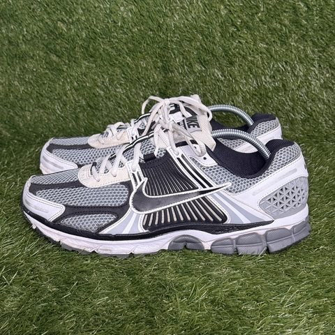 Nike Air Zoom Vomero 5 SE SP Mens Size 11.5 Dark Grey White CI1694-001 photo 3