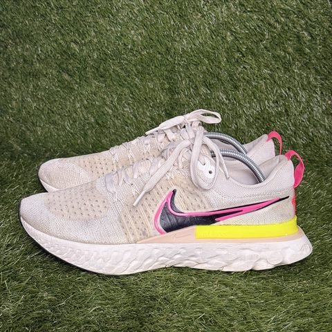 Nike React Infinity Run Flyknit 2 Mens Size 12 White Pink Running DJ5395-100 photo 3