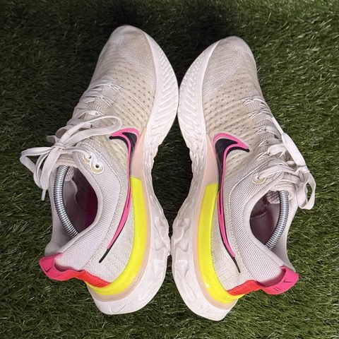 Nike React Infinity Run Flyknit 2 Mens Size 12 White Pink Running DJ5395-100 photo 5