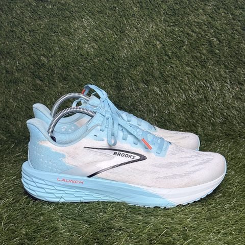 Brooks Launch 11 Mens Size 9.5 D White Light Blue Lightweight Running Shoes photo 1