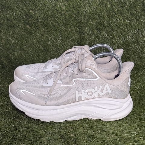 Hoka Clifton 10 Womens Size 9 B Cream Cushioned Running Shoes 1162031 photo 3
