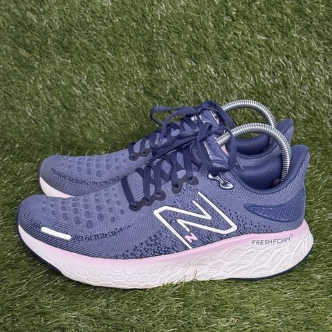 New Balance Fresh Foam X 1080v12 Womens Size 8.5 D Wide Navy Pink Running Shoes photo 3
