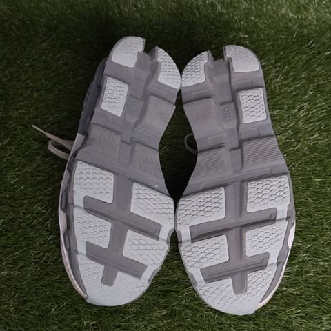 On Cloudmonster 2 Womens Size 8.5 Cream Gray Max Cushion Running Shoes photo 7