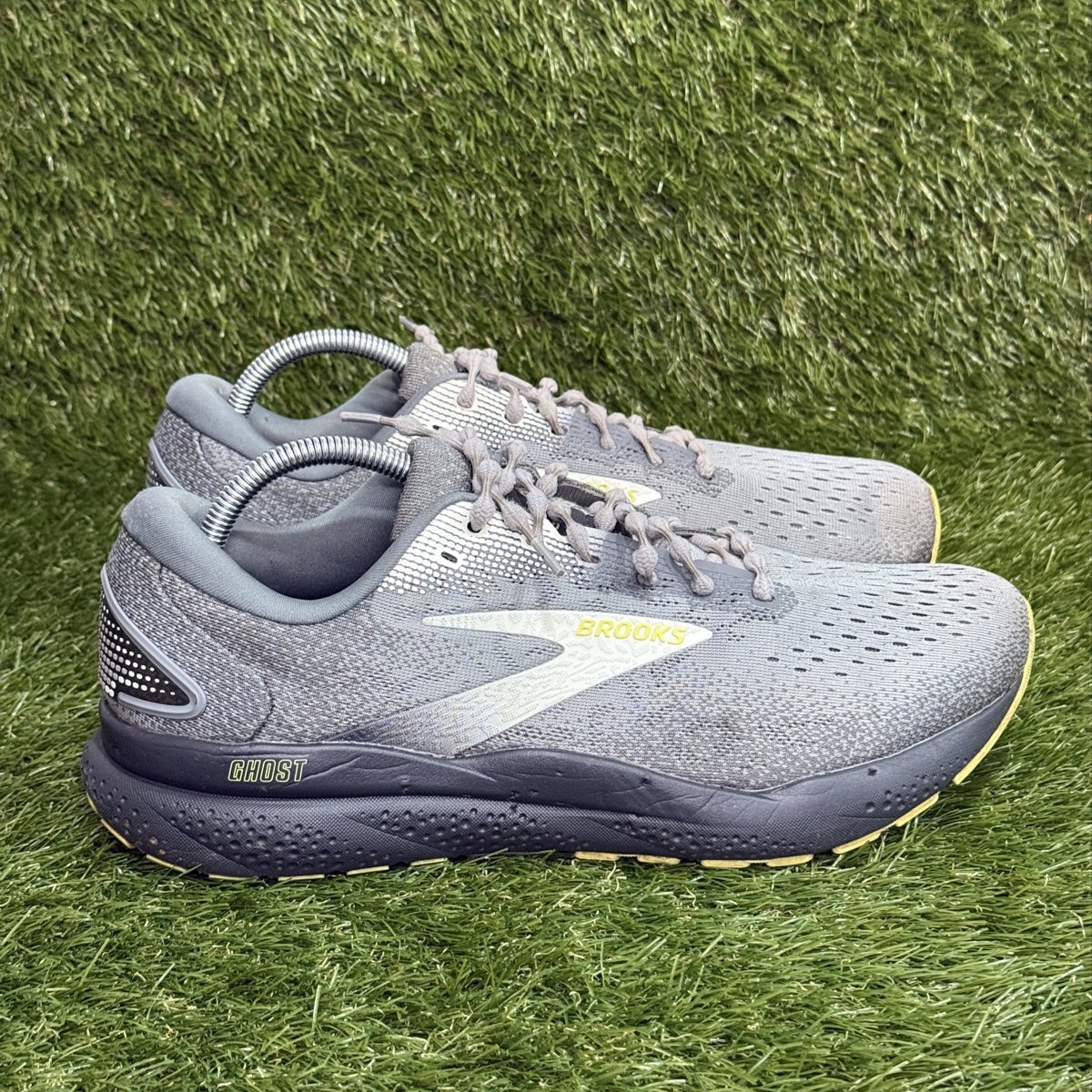 Brooks Ghost 16 Mens Size 10 2E Wide Gray Yellow Running Shoes 1104182E