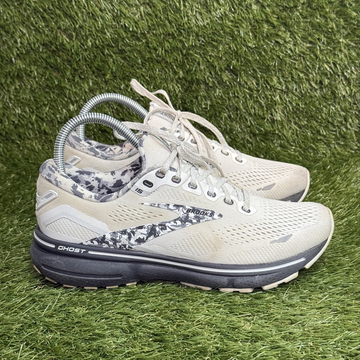 Brooks Ghost 15 Womens Size 7.5 B White Gray Camo Running Shoes 1203801B149