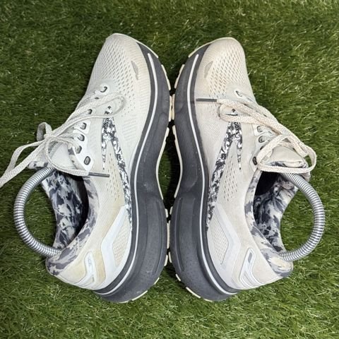Brooks Ghost 15 Womens Size 7.5 B White Gray Camo Running Shoes 1203801B149 photo 5