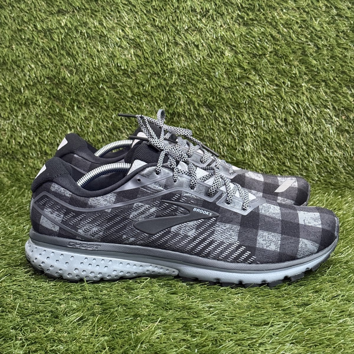 Brooks Ghost 12 Mens Size 12.5 D Buffalo Plaid Gray Running Shoes 1103161D NEW