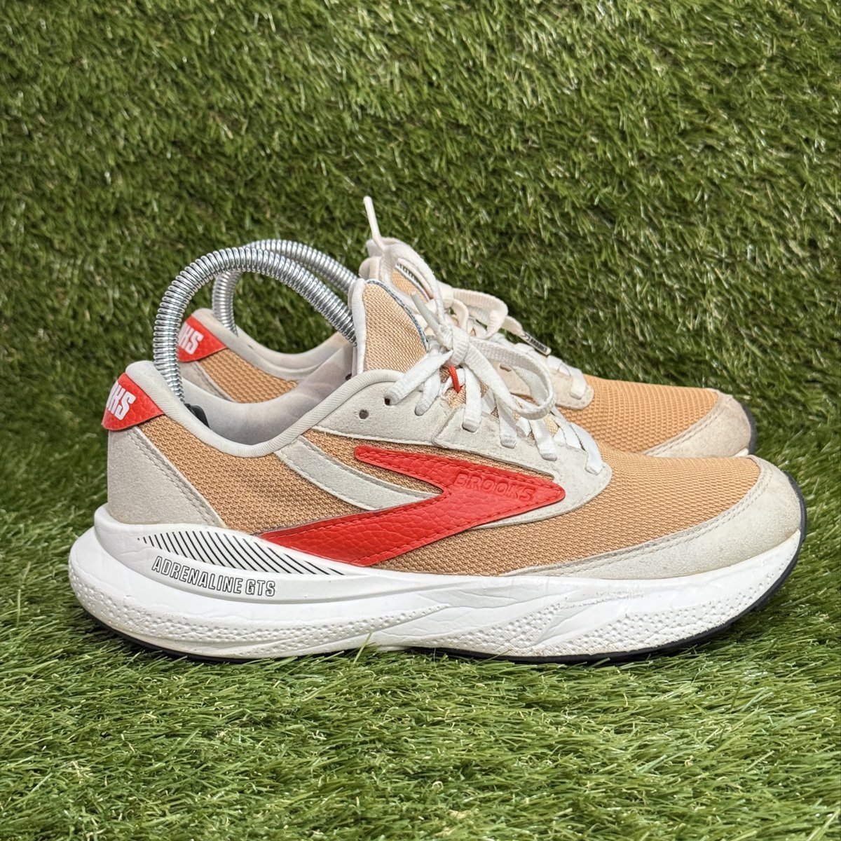 Brooks Adrenaline GTS 24 Womens Size 8 B Tan Red Suede Running Shoes 1204261B